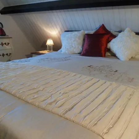 La Chaumiere Des Brules Bed & Breakfast *