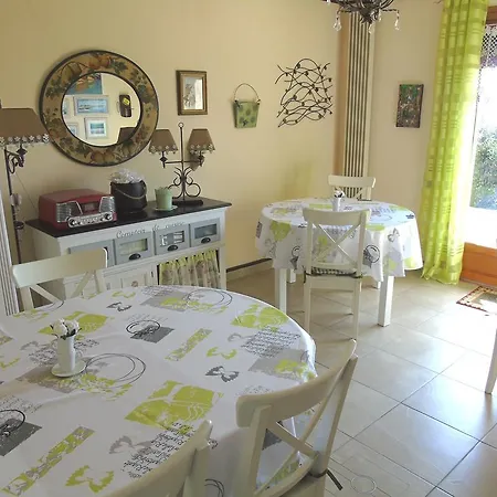 La Chaumiere Des Brules Bed & Breakfast *